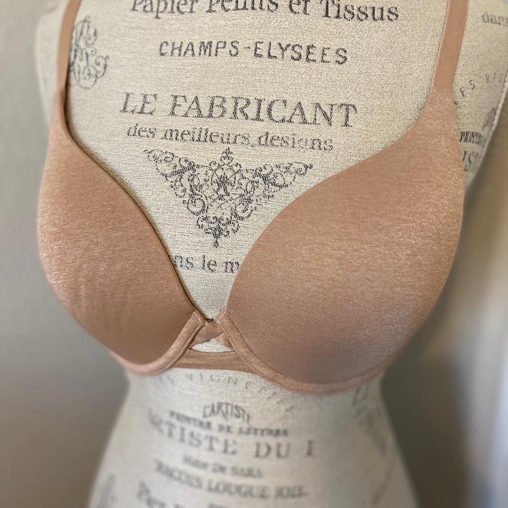 Victoria secret push up T-shirt bra. 34D NWOT